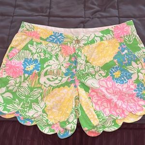 Lilly Pulitzer floral size 4 Buttercup shorts
